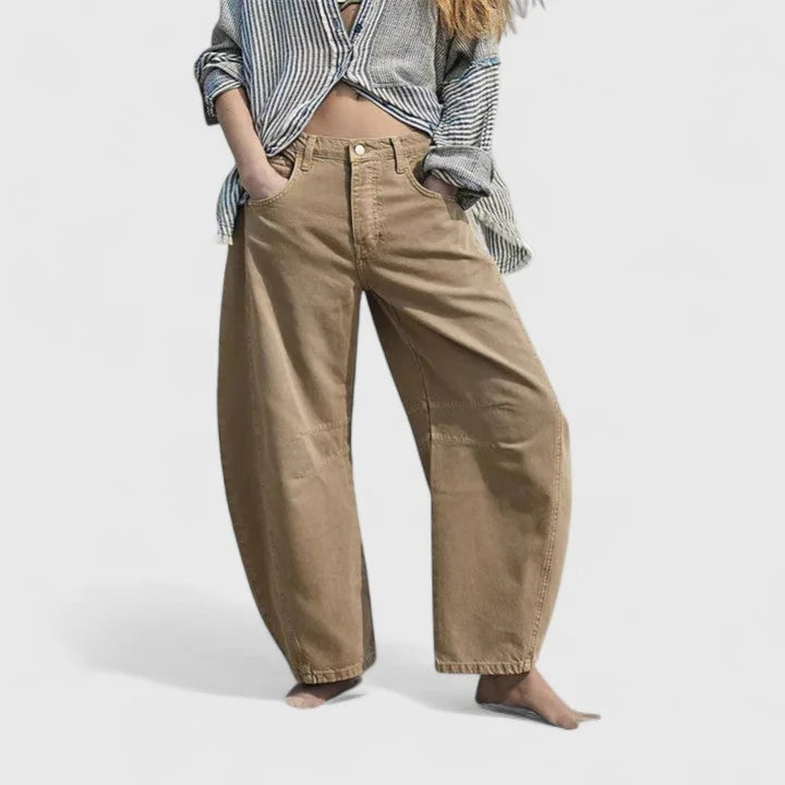 Beige Women's High-Waist Barrel Leg Jeans — Sofia Denim Curved Wide-Leg - Front Pockets Khaki