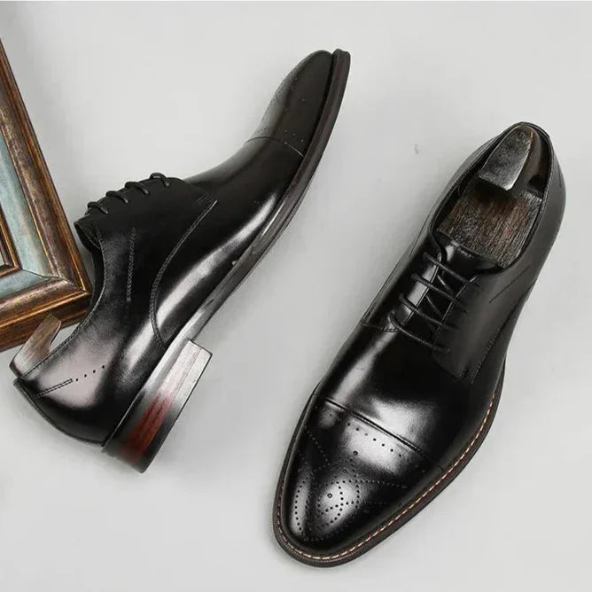 Black Men's Classic Oxford Shoes — Noah Lace-Up Cap-Toe Brogue - Side Sole Detail