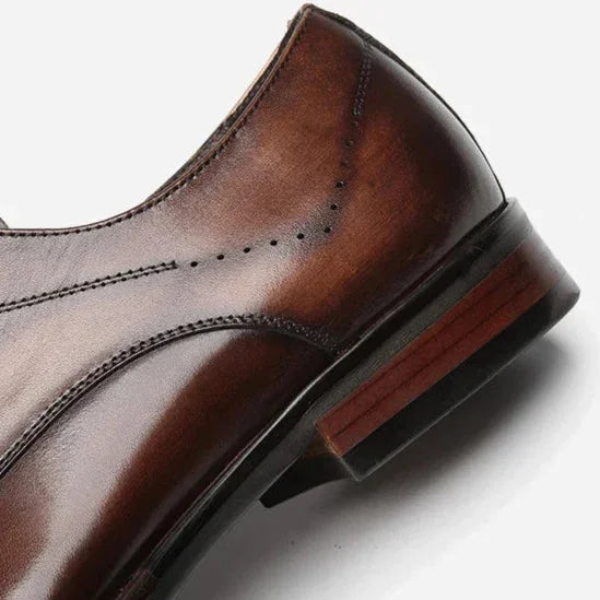 Brown Men's Classic Oxford Shoes — Noah Lace-Up Cap-Toe Brogue - Close Up Heel Detail